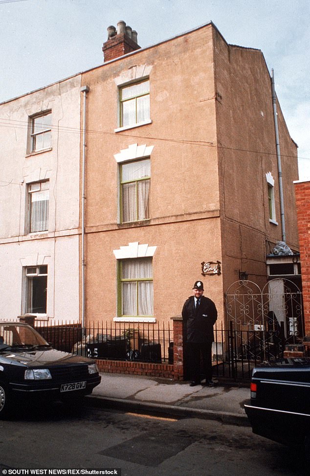 25 Cromwell Street, Gloucester, tempat keluarga itu tinggal dan melakukan kejahatan.
