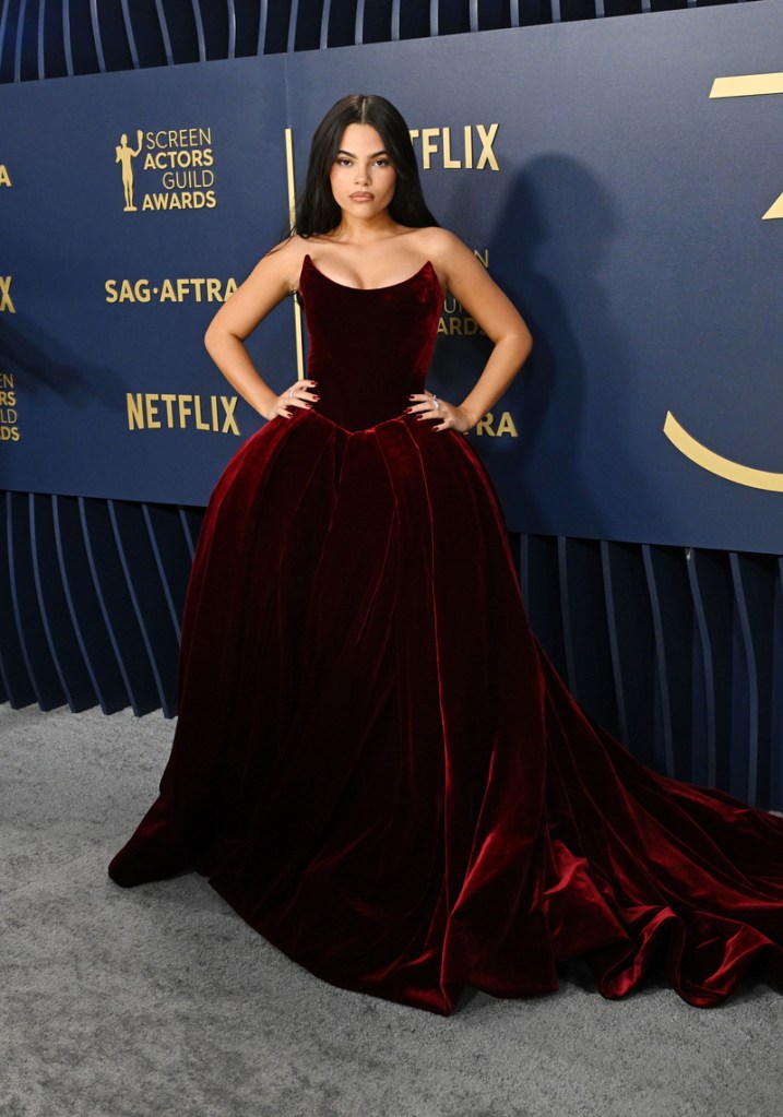 Ariana Greenblatt dalam gaun merah di Screen Actors Guild Awards ke-30 yang diadakan di Shrine Auditorium dan Expo Hall di Los Angeles, California pada 24 Februari 2024.