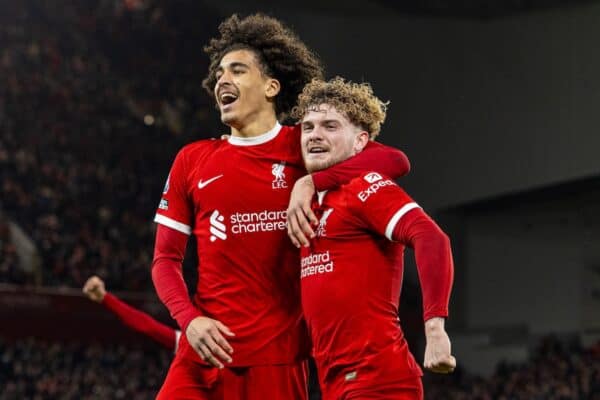 LIVERPOOL, INGGRIS - RABU 21 FEBRUARI 2024: Pemain Liverpool Harvey Elliott merayakan bersama rekan setimnya Jayden Dance (kanan) setelah mencetak gol keempat dalam pertandingan FA Premier League antara Liverpool FC dan Luton Town FC di Anfield.  (Foto: David Rawcliffe/Propaganda)