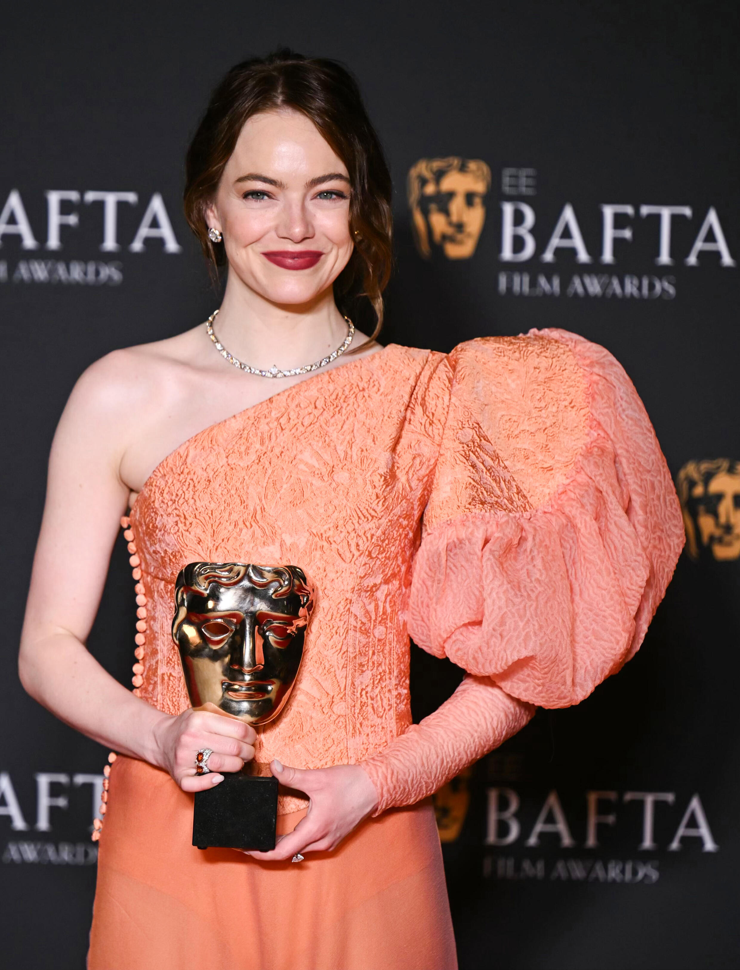Di antara banyak penghargaan yang dimenangkan aktris Emma Stone musim ini untuk 'Poor Things' adalah BAFTA.