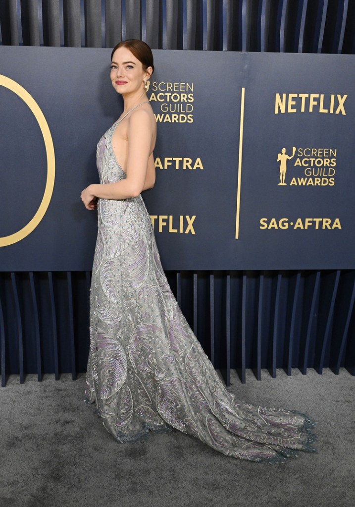 Emma Stone menghadiri Penghargaan Screen Actors Guild Awards ke-30 yang diadakan di Shrine Auditorium dan Expo Hall di Los Angeles, California pada 24 Februari 2024.